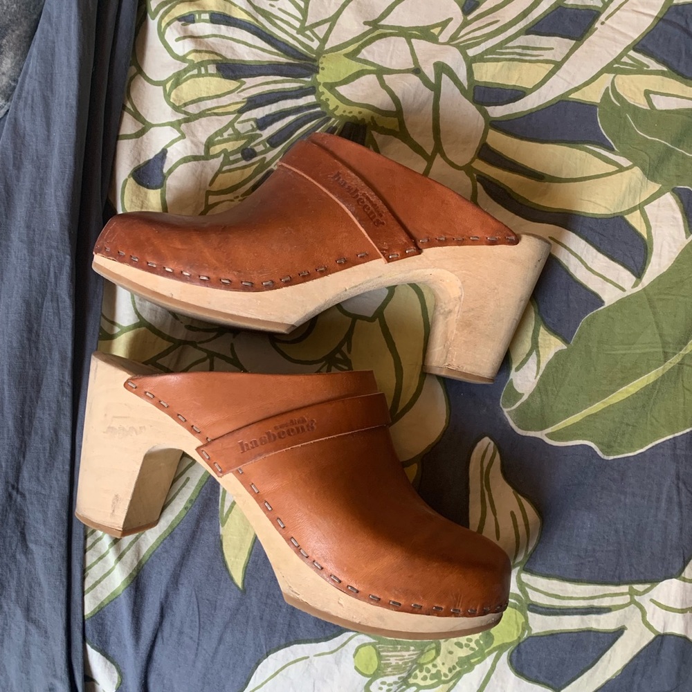 Dark Tan Swedish Hasbeens Clogs